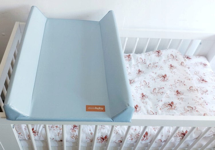 PRZEWIJAK-sztywny-na-lozeczko-47x70cm-BABY-BLUE-natural-design-niebieski-Dlugosc-cm-70-cm.jpg